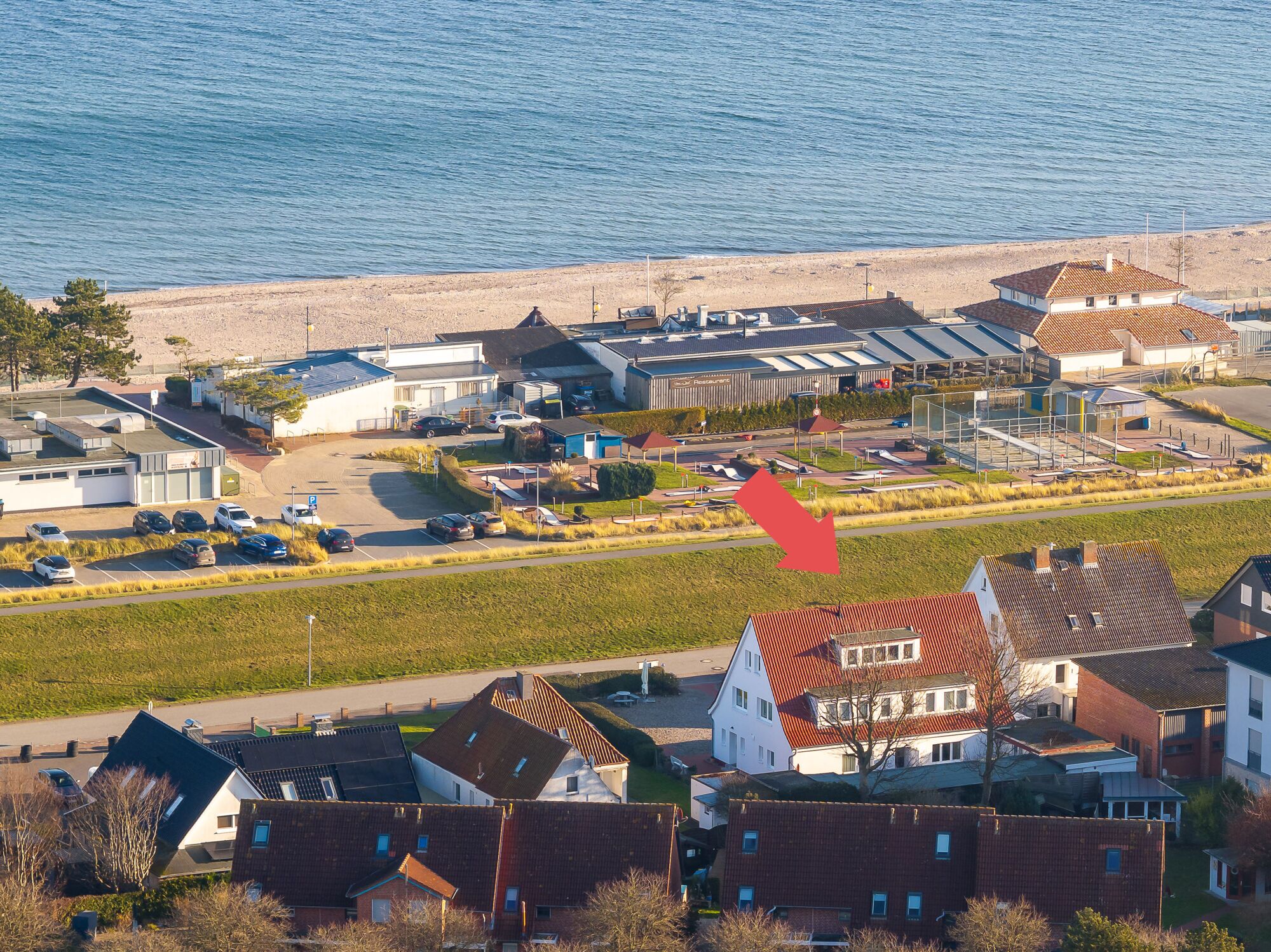Luftbild Richtung Ostsee - Gepflegtes und renditestarkes Appartementhaus im Ostseebad Dahme
