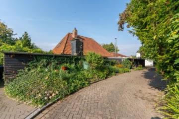 Hausansicht vom Holstenweg - Individuelles Einfamilienhaus auf schönem Grundstück zentrumsnah in Eutin