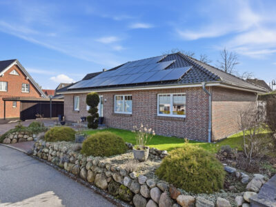 Komfortabler Bungalow mit nachhaltiger Energietechnik in familienfreundlicher Wohnlage, 23701 Süsel, Einfamilienhaus
