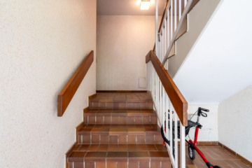 Treppenhaus - Vermietete 2-Zimmer-Eigentumswohnung inkl. TG-Stellplatz in Eutin