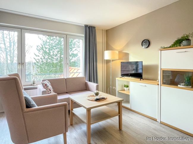 Wohnen auf der Wilhelmshöhe in Eutin: möblierte 1-Zimmer-Wohnung zu mieten - Wohn- Schlafzimmer