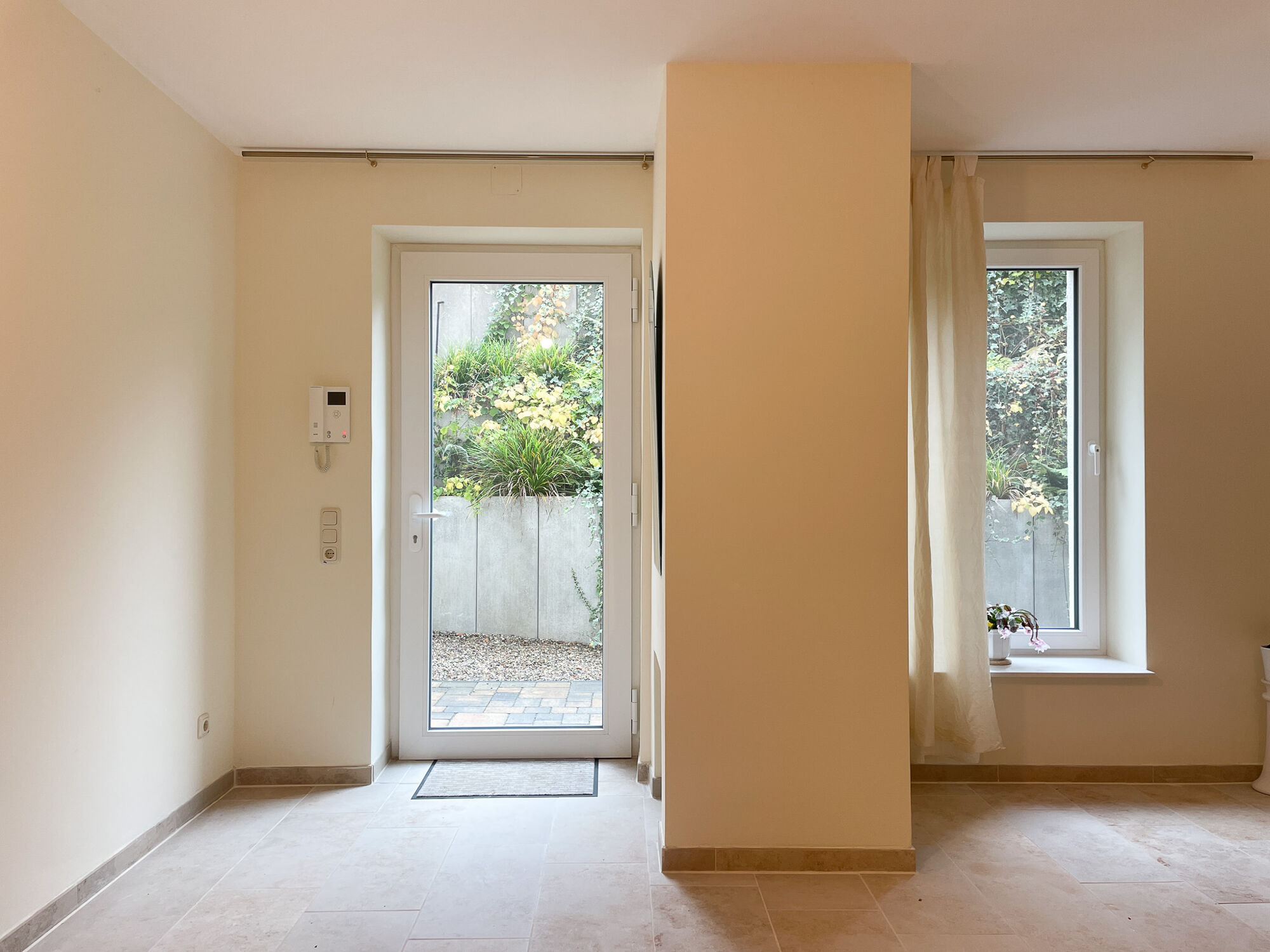 Eingangsbereich - Elegante 1-Zimmer-Souterrain-Wohnung in Malente / Krummsee zu mieten