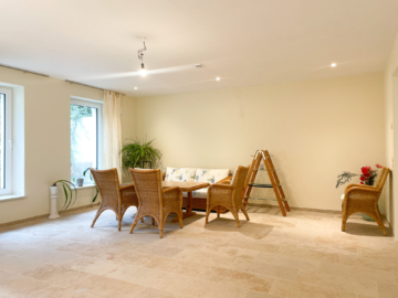 Wohnbereich - Elegante 1-Zimmer-Souterrain-Wohnung in Malente / Krummsee zu mieten