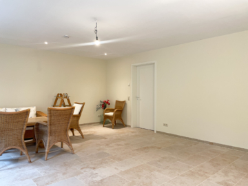 Wohnbereich - Elegante 1-Zimmer-Souterrain-Wohnung in Malente / Krummsee zu mieten