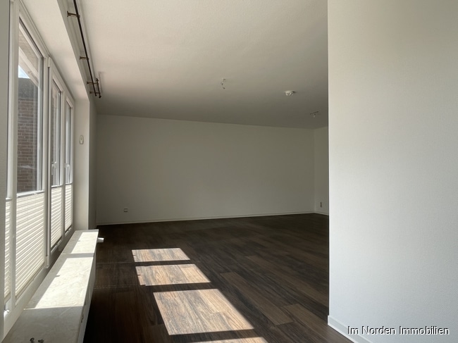 4-Zimmer-Wohnung mit sonnigem Balkon in Eutin zu mieten - Wohnzimmer