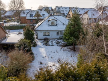 Gartenansicht - Großzügiges Wohnhaus mit Renovierungsstau und Restarbeiten in Heiligenhafen