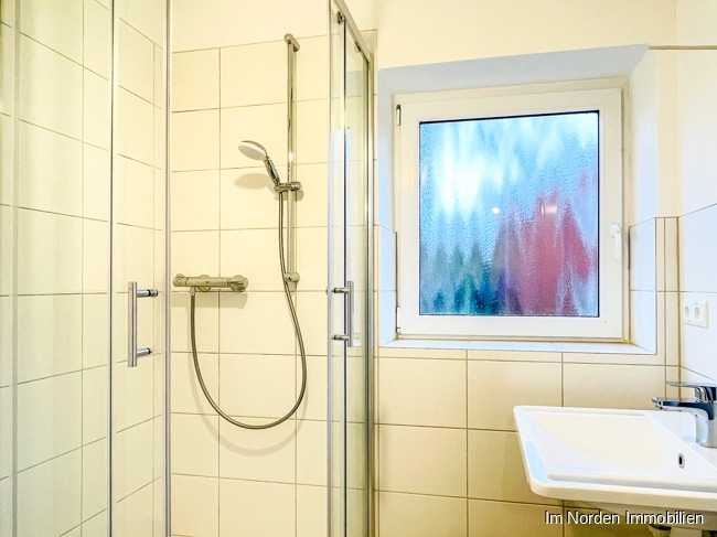 Wohnen auf der Wilhelmshöhe in Eutin: 2-Zimmer-Wohnung zu mieten - Badezimmer