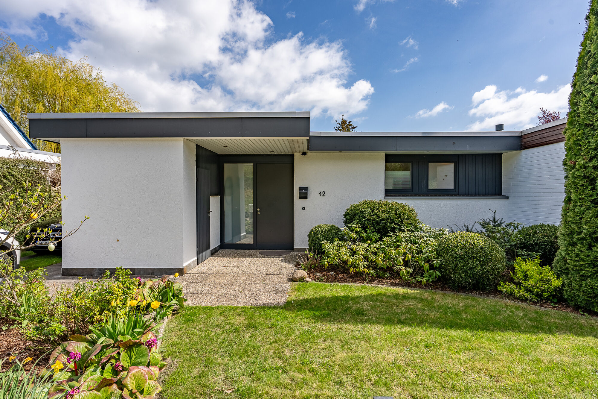 Zuwegung zum Hauseingang, Vorgarten - Smarte Doppelhaushälfte im Bungalowstil in Grömitz / Ostsee