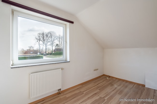 Teilsaniertes Haus mit 3 Wohneinheiten in Malkwitz / Gemeinde Malente - Zimmer ca. 9,2 m² im Dachgeschoss