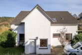 Teilsaniertes Haus mit 3 Wohneinheiten in Malkwitz / Gemeinde Malente - Blick auf den Hauseingang