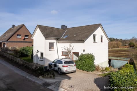 Teilsaniertes Haus mit 3 Wohneinheiten in Malkwitz / Gemeinde Malente, 23714 Malente / Malkwitz, Einfamilienhaus