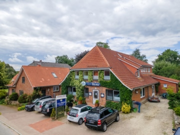 Landgasthof mit Gästezimmern und separatem Wohnhaus in der Gemeinde Malente (Holsteinische Schweiz), 23714 Malente / Nüchel, Haus