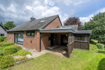 Einfamilienhaus mit Einliegerwohnung in Bad Malente-Gremsmühlen auf großem Grundstück, 23714 Bad Malente-Gremsmühlen, Einfamilienhaus