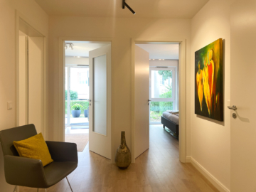 Wohnungsflur, Zugang zu Schlafzimmer, Bad, Abstellraum - Großzügige 2,5-Zimmer-Wohnung in exklusiver Wohnanlage in Eutin zu mieten