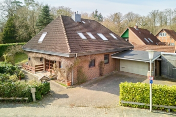 Großes Einfamilienhaus mit Einliegerwohnung und Vollkeller in Malente / Krummsee, 23714 Malente / Krummsee, Einfamilienhaus