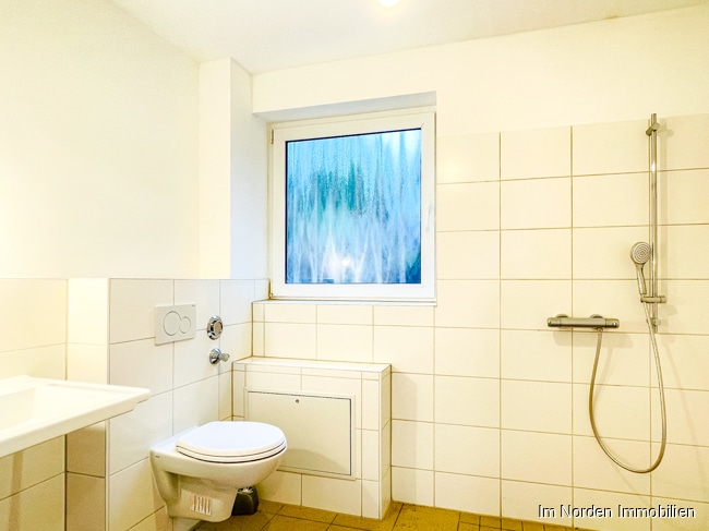 Wohnen auf der Wilhelmshöhe in Eutin: 2-Zimmer-Wohnung zu mieten - Badezimmer