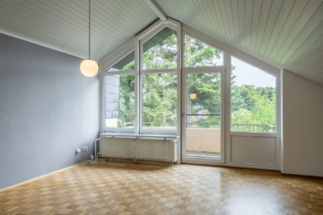 Helle 2-Zimmer-Dachgeschosswohnung mit Loggia, Balkon und Stellplatz in Bad Malente zu mieten, 23714 Malente, Dachgeschosswohnung