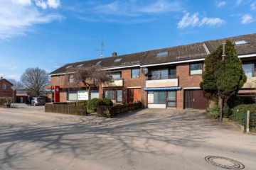 Reihenmittelhaus mit Gewerbeeinheit in Hutzfeld, 23715 Bosau / Hutzfeld, Haus