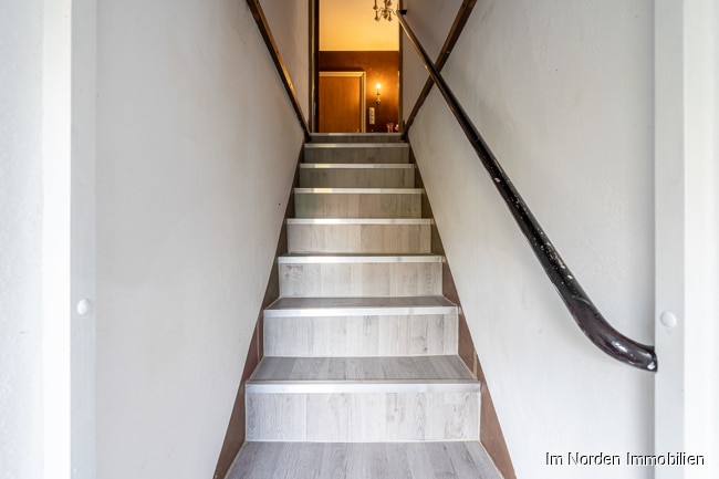 Sanierungsbedürftiges Einfamilienhaus im Zentrum von Eutin - Teilkeller: Treppe ins erdgeschoss