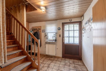 vorderer Wohnbereich,Flur - Wohnhaus mit zwei Baugrundstücken in Kreuzfeld