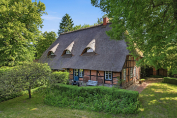 Denkmalgeschütztes Bauernhaus unter Reet in Eutin-Fissau, 23701 Eutin / Fissau, Bauernhaus