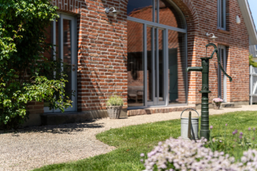 Blick in den Innenhof - Historisches Fachwerkhaus mit zwei Wohnungen in Eutin-Fissau