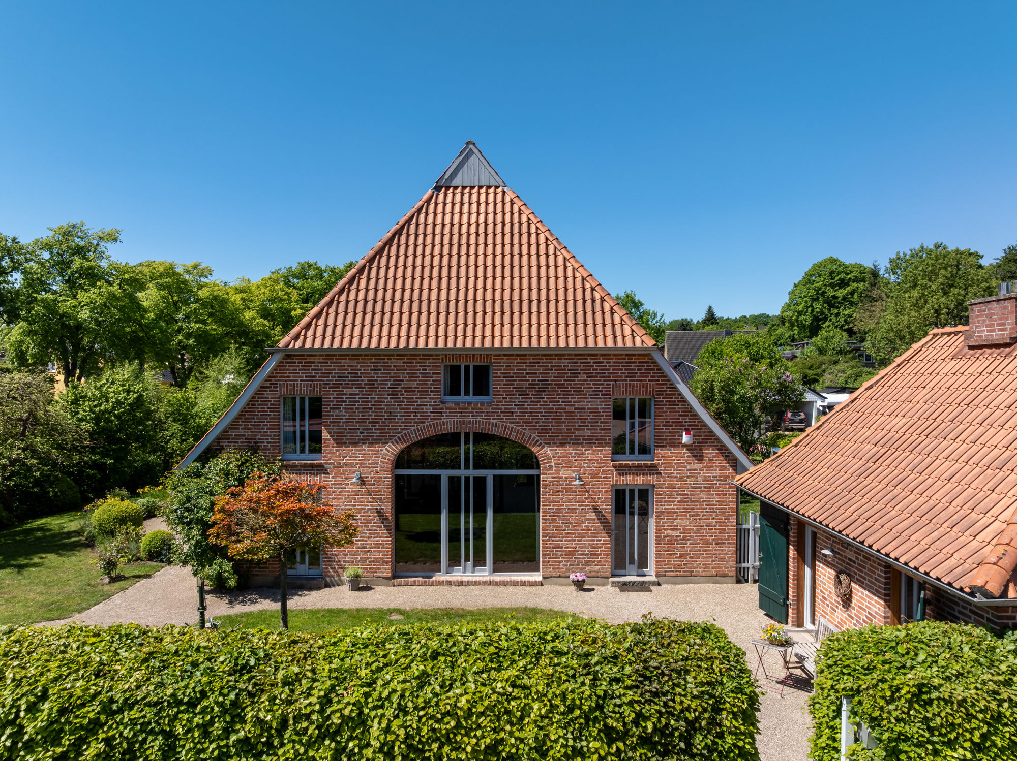 Blick auf das Gebäudeensemble - Historisches Fachwerkhaus mit zwei Wohnungen in Eutin-Fissau