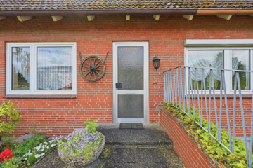 Hauseingangstür - Solides Einfamilienhaus mit Platz für neue Wohnideen in Eutin