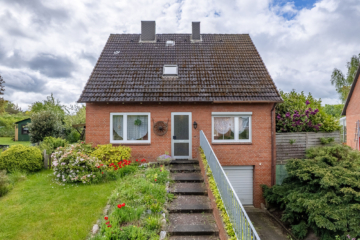 Solides Einfamilienhaus mit Platz für neue Wohnideen in Eutin, 23701 Eutin, Einfamilienhaus
