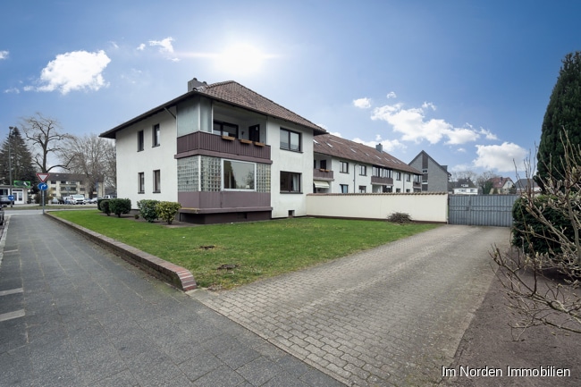3-Zimmer-Eigentumswohnung mit Loggia in Neumünster - Zufahrt zum hinteren Grundstücksteil