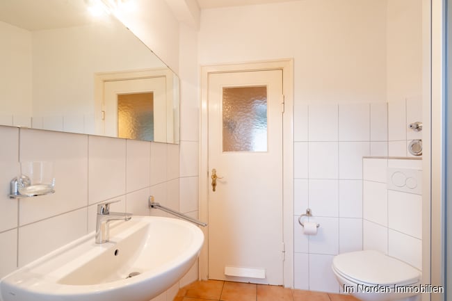 3-Zimmer-Eigentumswohnung mit Loggia in Neumünster - Badezimmer