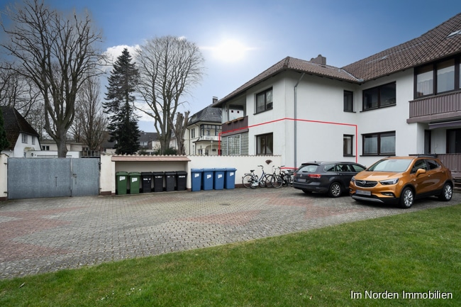 3-Zimmer-Eigentumswohnung mit Loggia in Neumünster - Grundstücksteil hinter dem Haus