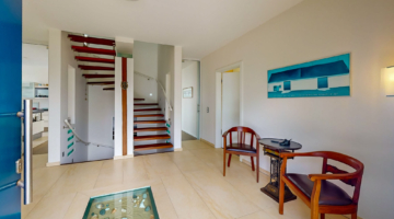 Eingangsdiele, Blick zum Treppenhaus - Luxuriöses Einfamilienhaus mit Ostseeblick