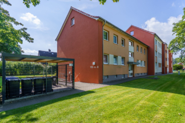 Blick zu den Eingängen - Freie 3,5 Zimmer Eigentumswohnung im Erdgeschoss mit Balkon