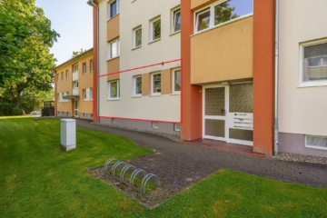 Hauseingang - Freie 3,5 Zimmer Eigentumswohnung im Erdgeschoss mit Balkon