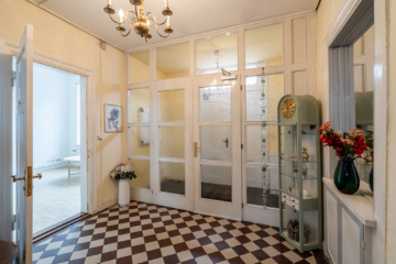 Zugang zu der Wohnung aus der Diele - Freie Eigentumswohnung in historischem Stadthaus von Eutin