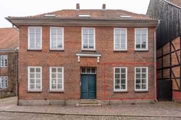Blick auf das Stadthaus und die Wohnung - Freie Eigentumswohnung in historischem Stadthaus von Eutin