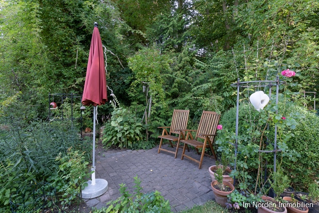 Elegantes Einfamilienhaus in Bad Malente - Sitzecke im Garten