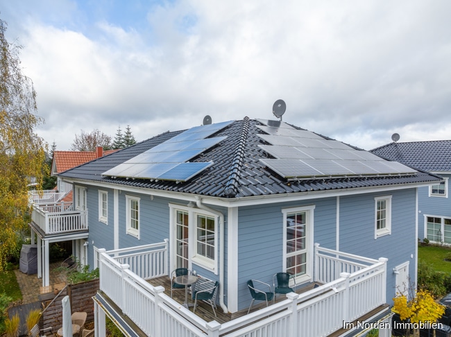 Exklusive Doppelhaushälfte mit modernster Haustechnik in Bosau - Photovoltaikanlage