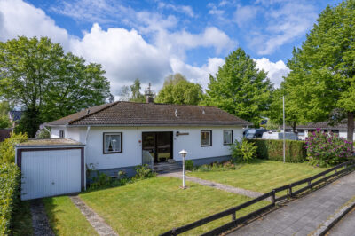 Einfamilienhaus mit Vollkeller auf sonnigem Grundstück in Eutin, 23701 Eutin, Einfamilienhaus