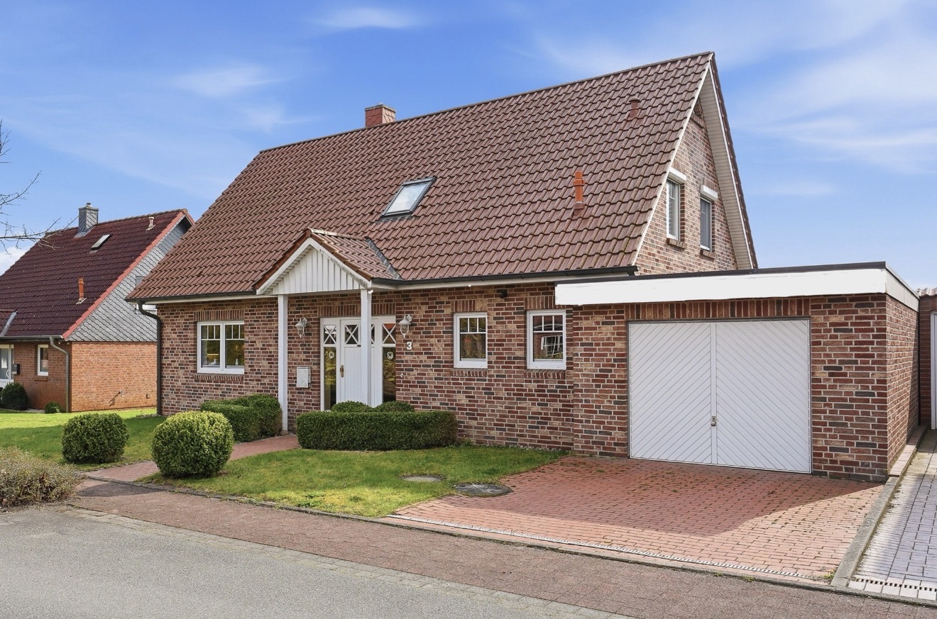 Strassenansicht - Familienfreundliches Einfamilienhaus mit durchdachtem Grundriss in ruhiger Lage von Pönitz