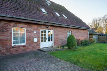 Blick zum Hauseingang - Großes Einfamilienhaus mit Einliegerwohnung in Feldrandlage in Bosau