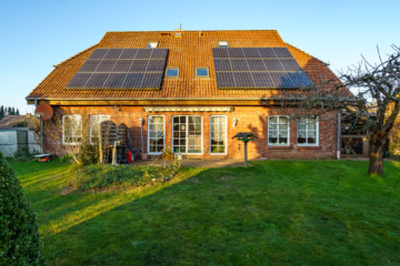 Großes Einfamilienhaus mit Einliegerwohnung in Feldrandlage in Bosau, 23715 Bosau, Einfamilienhaus