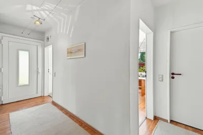 Wohnung Nr. 2, Eingansgbereich mit Flur