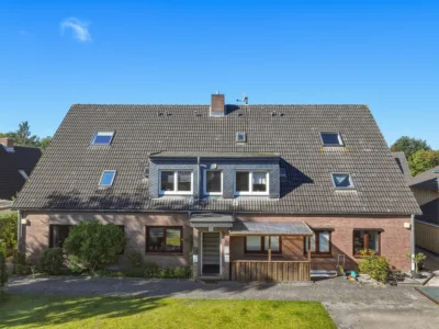 Blick auf das Mehrfamilienhaus, Rückseite