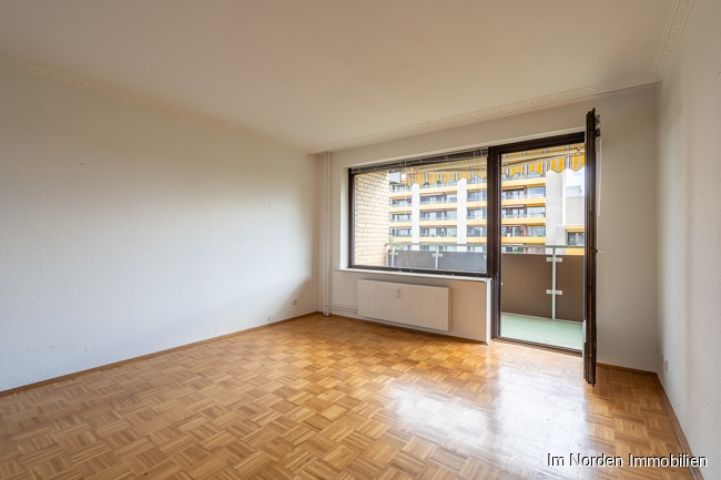 Freie 1,5 Zimmer Eigentumswohnung mit Balkon in guter Lage von Lübeck - Wohnzimmer