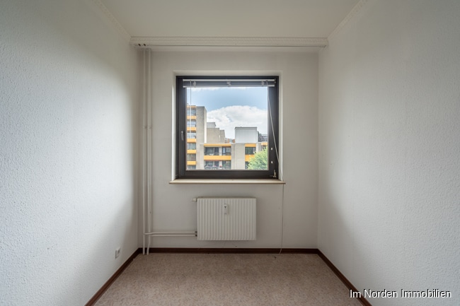 Freie 1,5 Zimmer Eigentumswohnung mit Balkon in guter Lage von Lübeck - kleines Zimmer