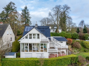 Ansicht von hinten - Top modernisiertes Einfamilienhaus mit Blick in die Natur