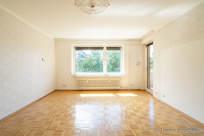 Freie Eigentumswohnung mit 3 Zimmern und Balkon in guter Lage von Lübeck - Wohnzimmer