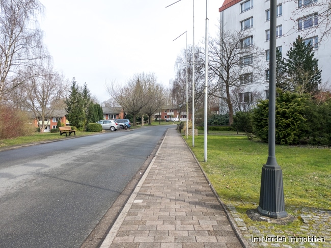 Wohnen auf der Wilhelmshöhe in Eutin: 2-Zimmer-Wohnung zu mieten - Blick in die Parkwohnanlage